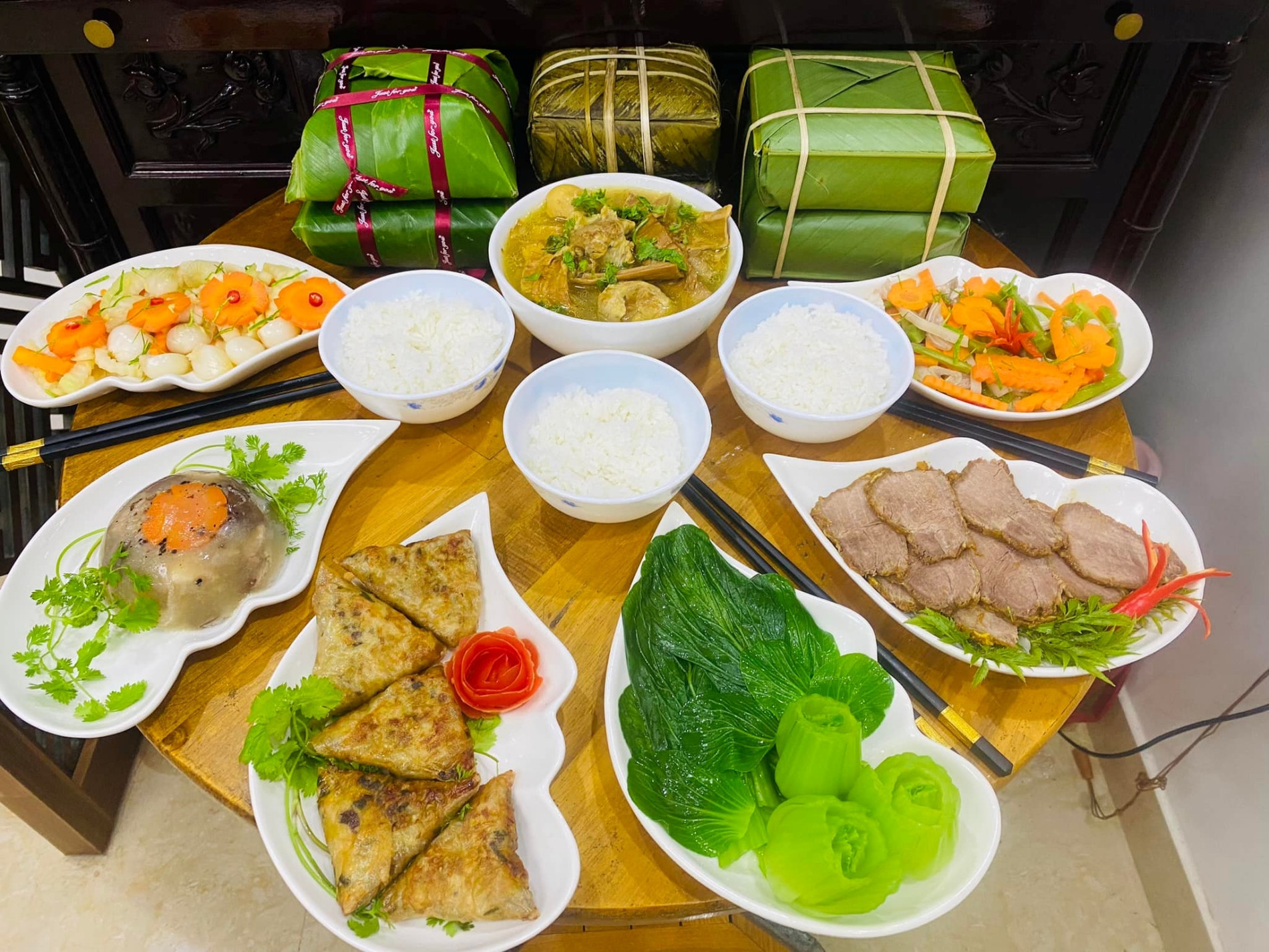 ảnh 1 mâm cúng tất niên Thùy Linh.jpg