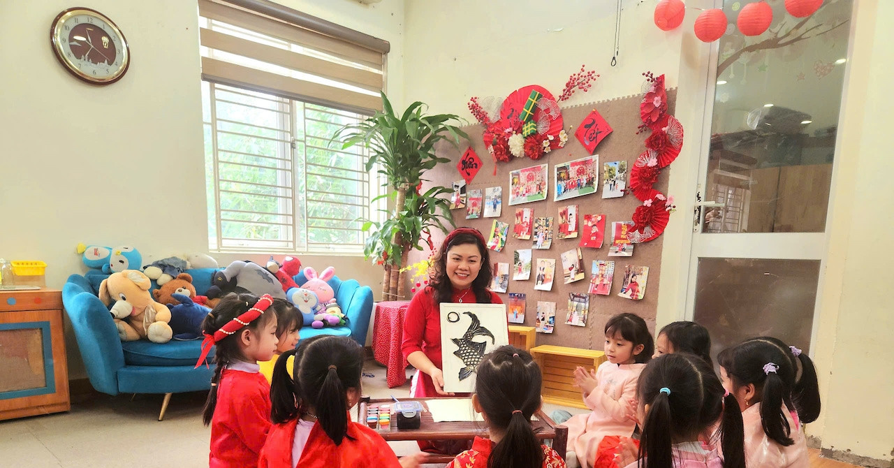 Hanoi teacher’s mission to bring Hang Trong folk art to young learners