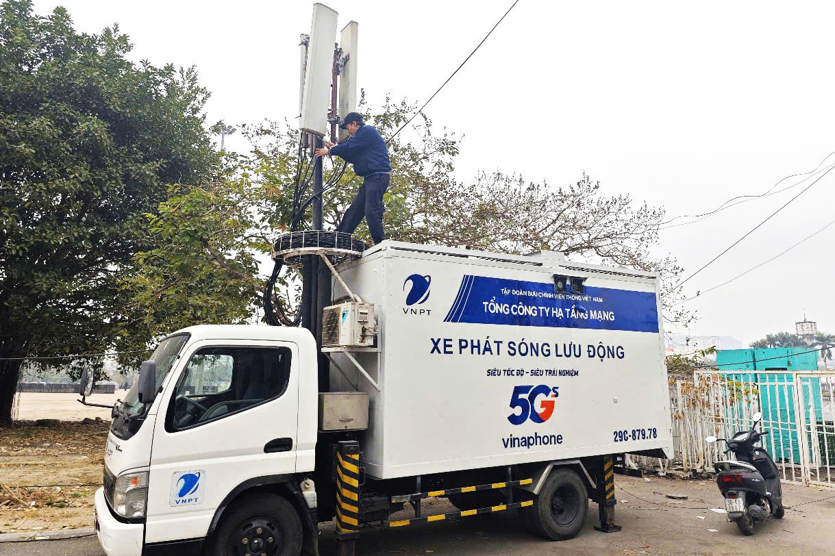 Telecom networks gear up to keep Vietnam connected during Lunar New Year