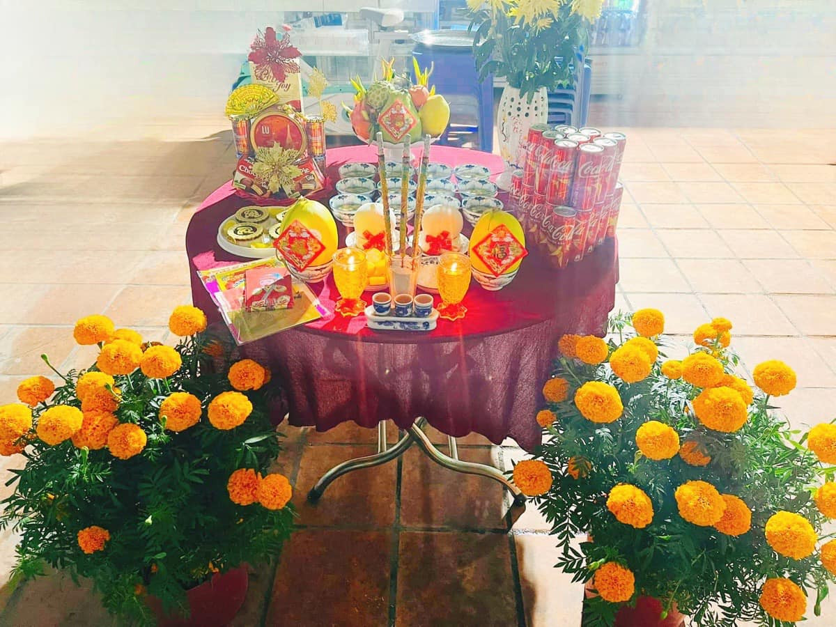 ảnh 2 mâm cúng giao thừa, Huỳnh Hồng Đào.jpg