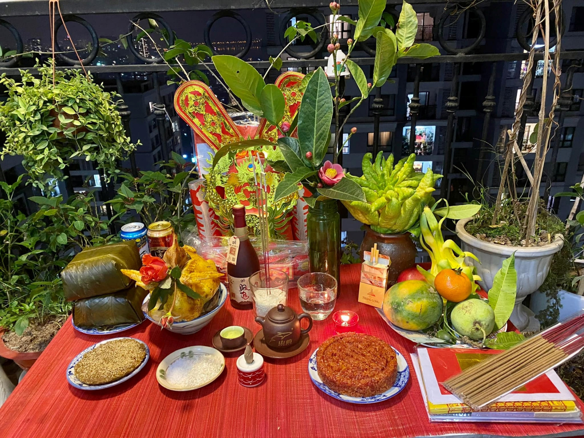 ảnh 1 mâm cúng giao thừa, Vĩnh Quyên.jpg