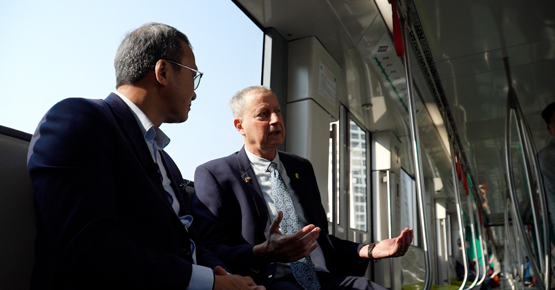 Israeli ambassador experiences Hanoi Metro, praises Vietnam’s innovation