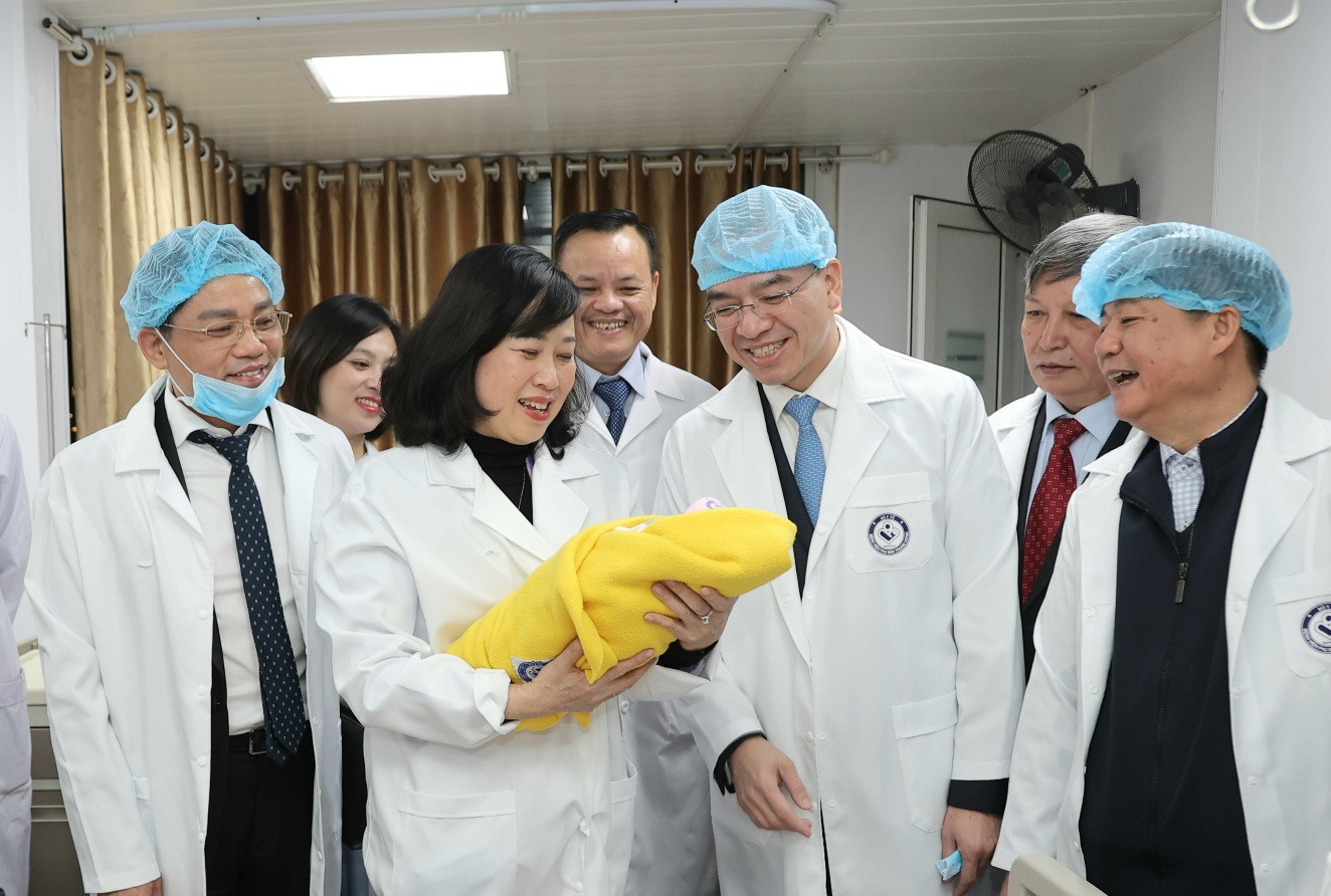 em be At Ty botruong.jpg