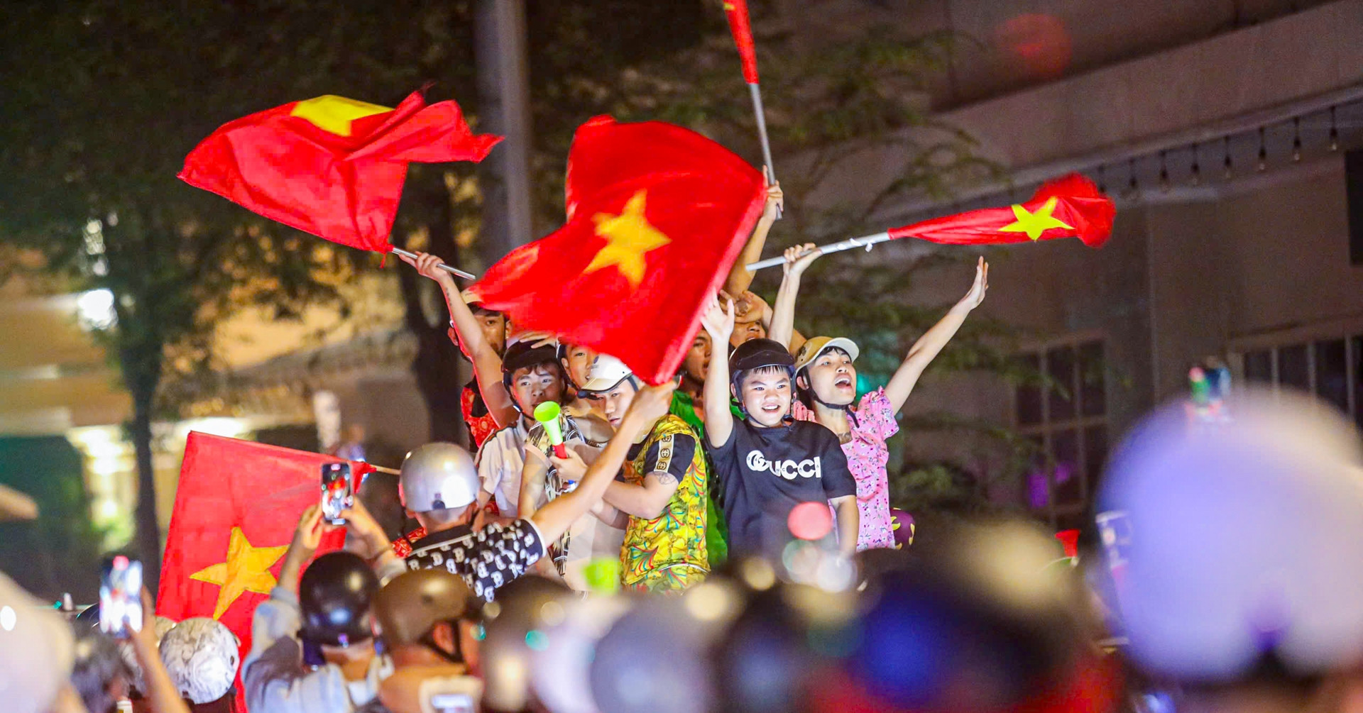 Sleepless night in HCM City as fans cheer Vietnam’s ASEAN Cup triumph