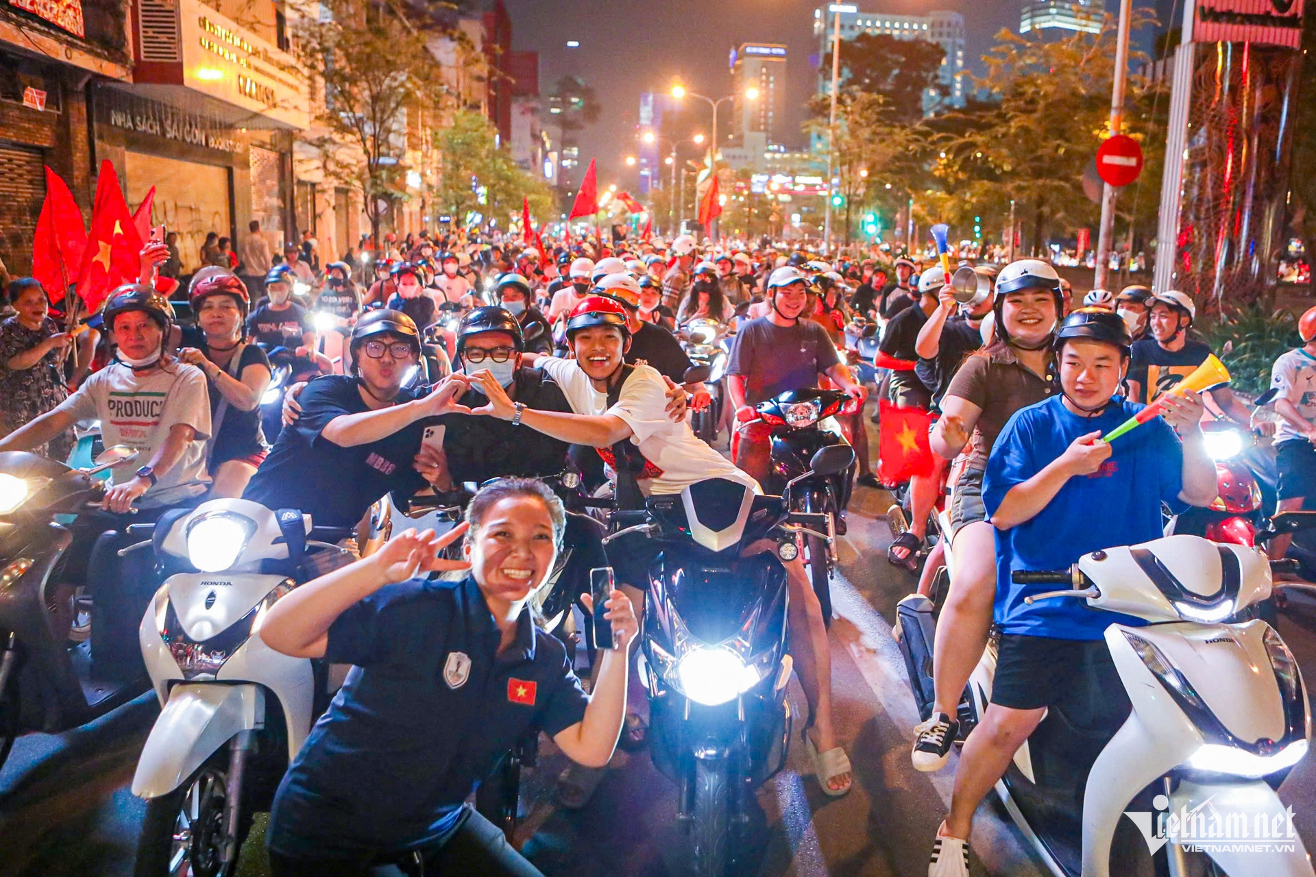 W-bóng đá nguyễn huế 18.jpg