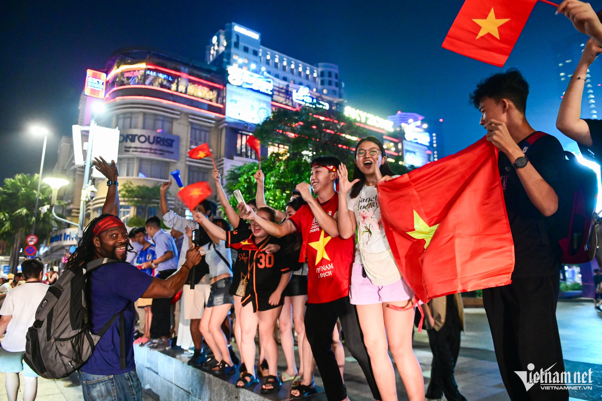 W-bóng đá nguyễn huế 4.jpg