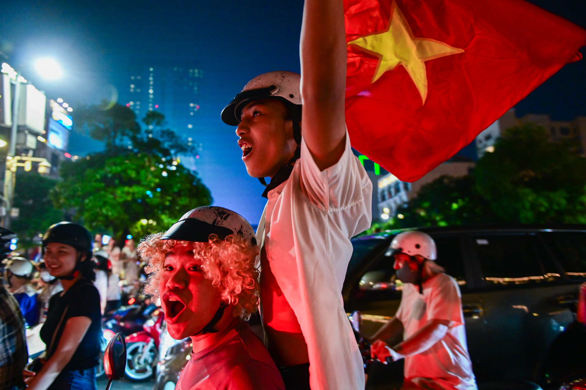 bóng đá nguyễn huế.jpg