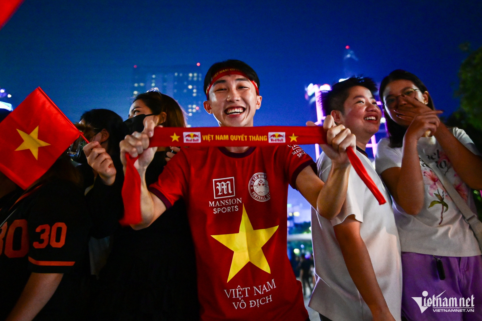 W-bóng đá nguyễn huế 3.jpg