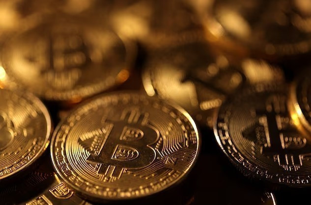 Bitcoin’s rising value attracts investments, calls for legality in VN