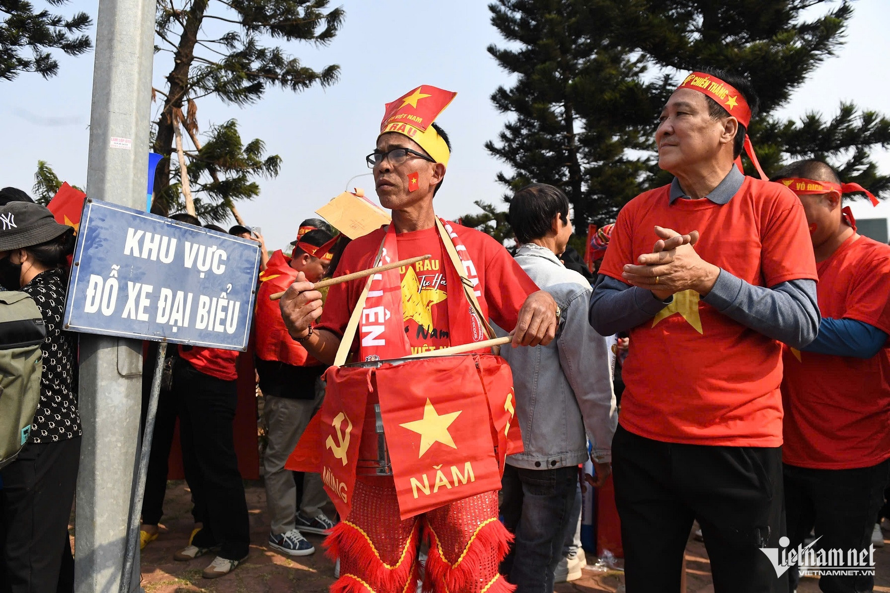 football fans.jpg2.jpg