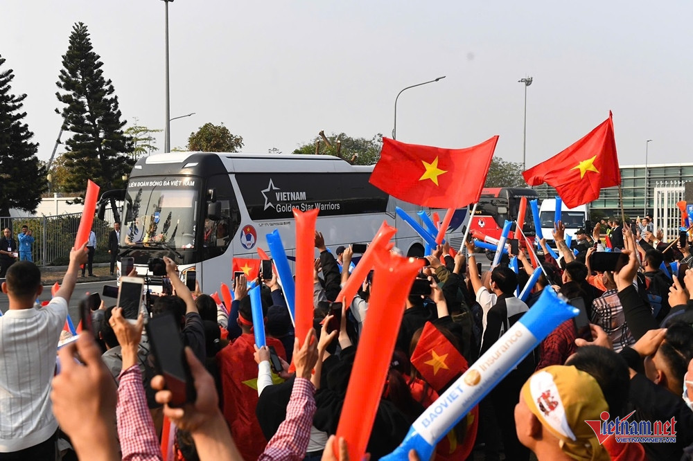 football fans.jpg2.jpg