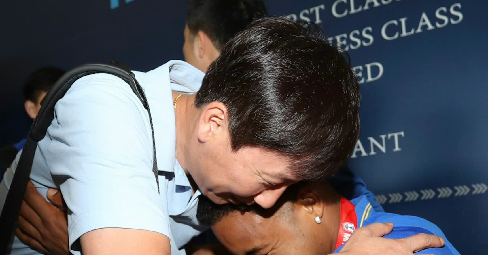 Injured Xuan Son moved to tears as coach and teammates honor him