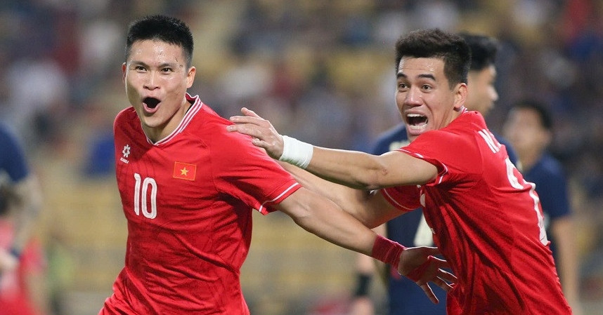 Vietnam national team receives 2 billion VND bonus from Hanoi for AFF Cup win