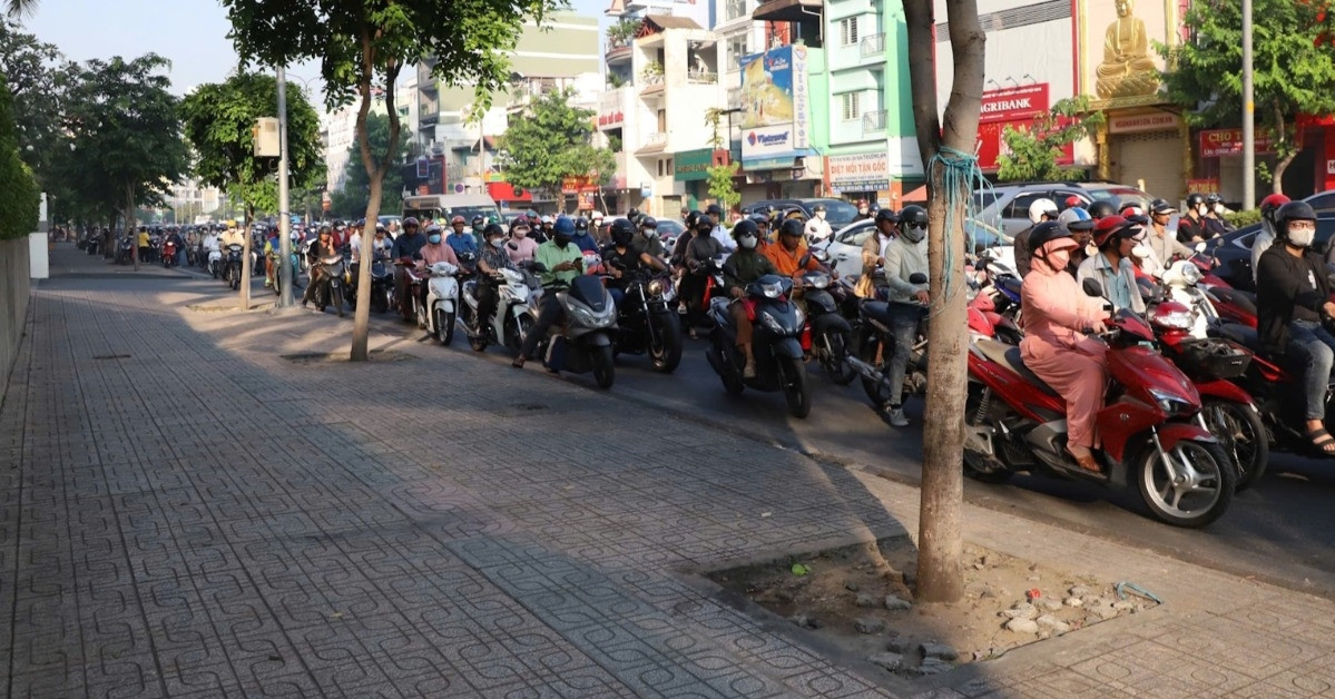 A new era for Ho Chi Minh City sidewalks: Order restored amid heavy traffic