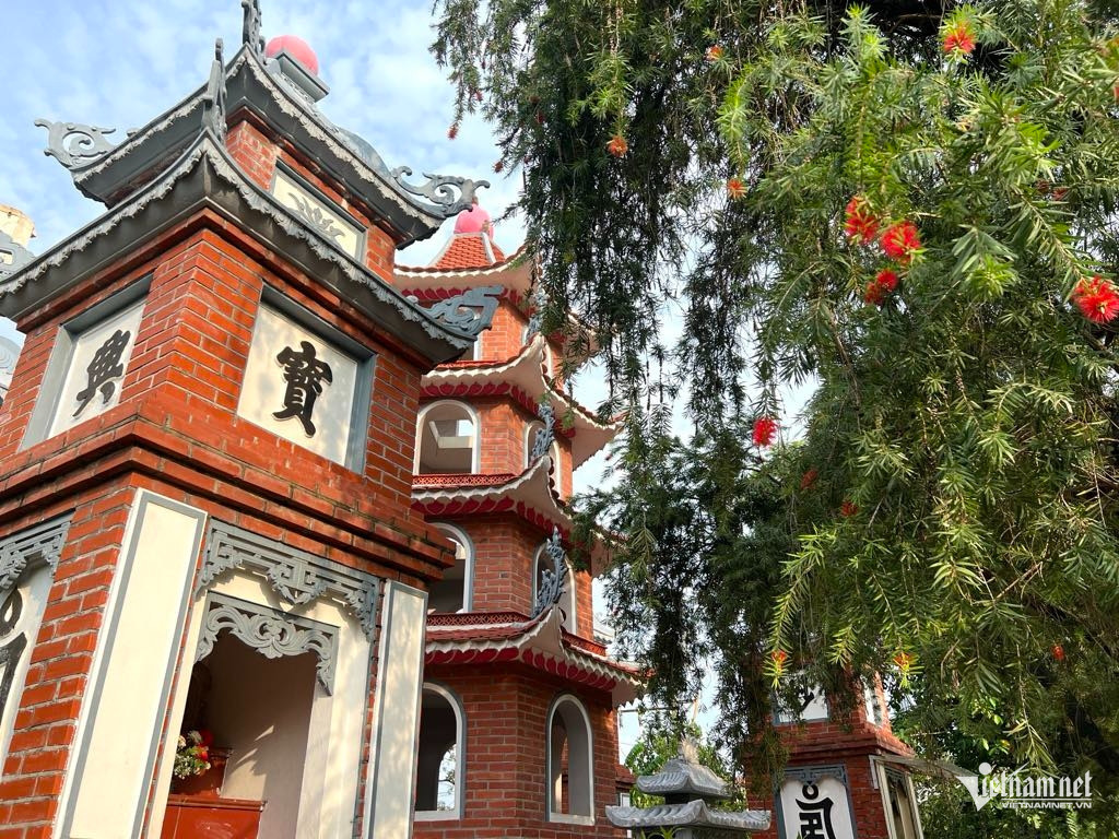 W-Bao thap cua cac vi su.jpg