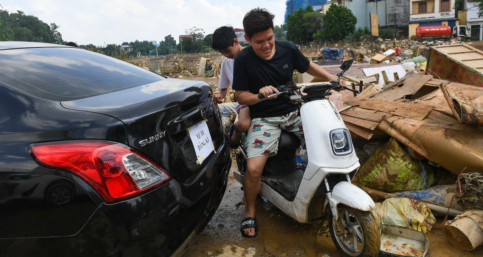Flood cleanup overwhelms Thai Nguyen as residents battle mud and debris