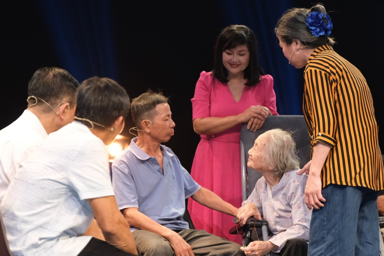 HCMC woman regrets losing brother on Mid-Autumn night for 50 years