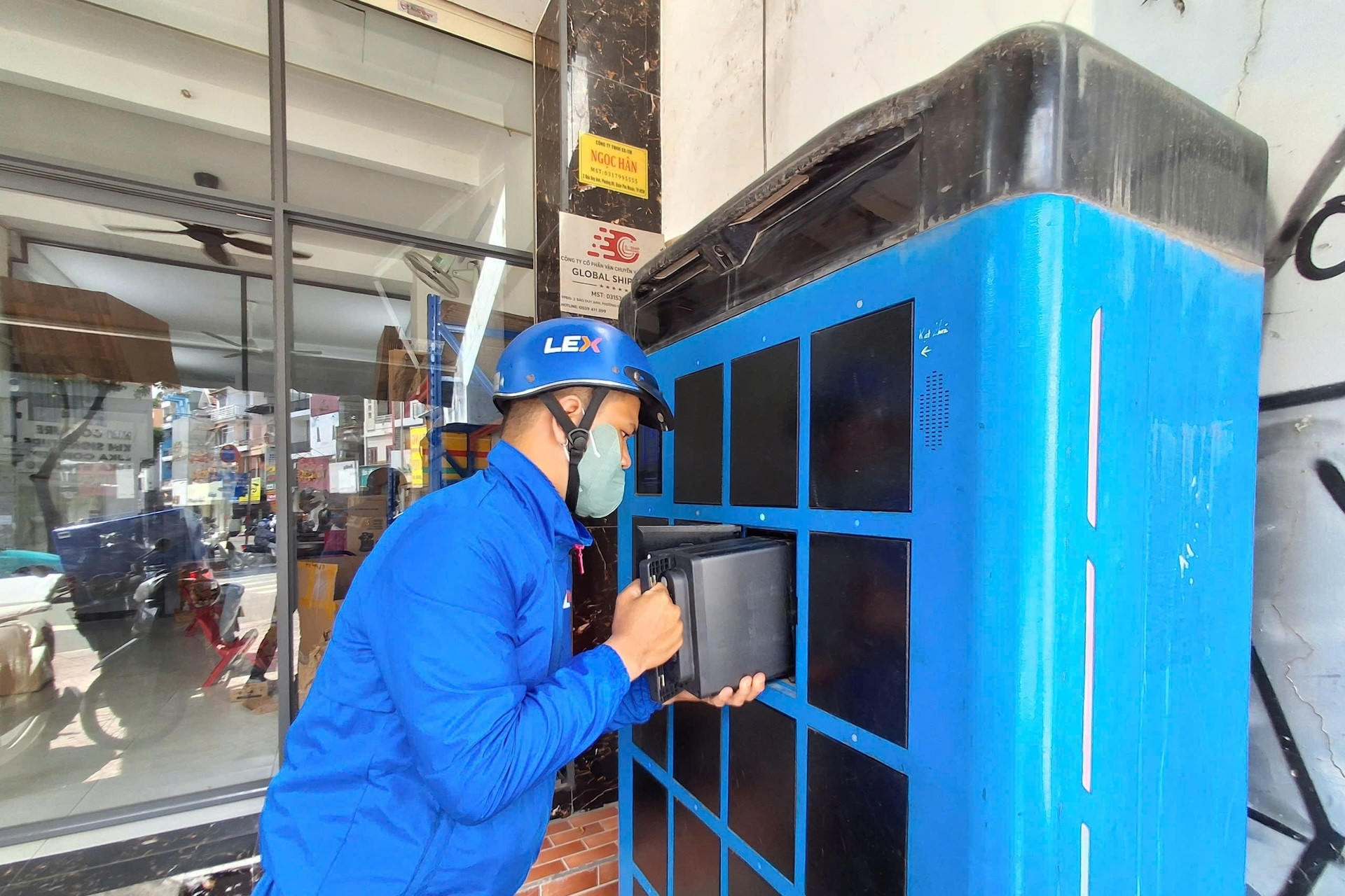 Swapping EV batteries takes only 2 minutes, cabinet race accelerates