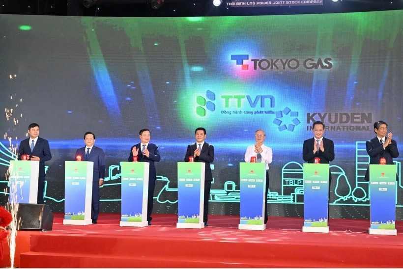 Work starts on 2.6-billion-USD LNG power plant in Hung Yen province