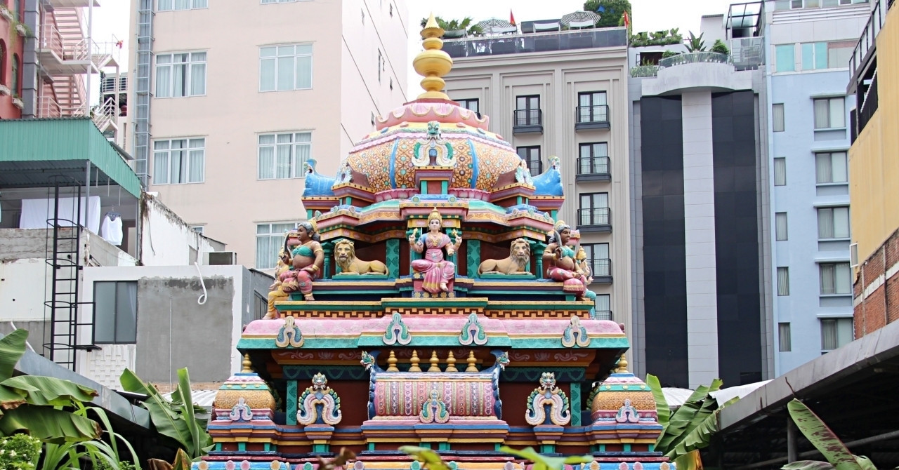 Century-old temple in Ho Chi Minh City attracts daily prayers and tourists