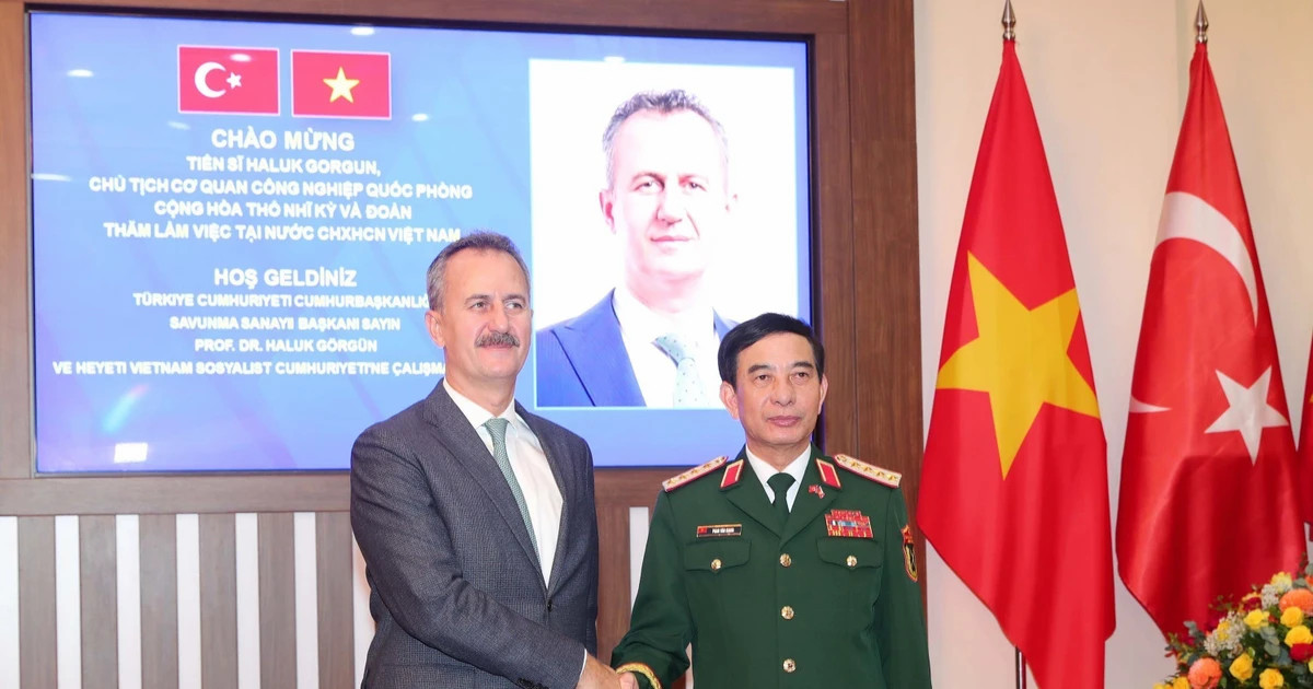 Defence Minister holds talks with President of Turkish Defence Industry Agency