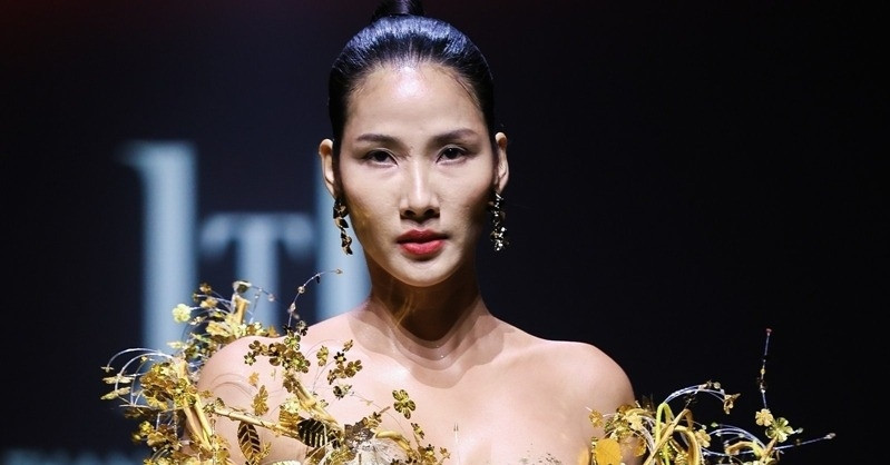 Hoang Thuy closes Shanghai runway in golden leaves and lacquered ao dai