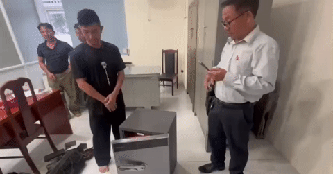 Ngan 98 and Luong Bang Quang obstruct police during counterfeit case