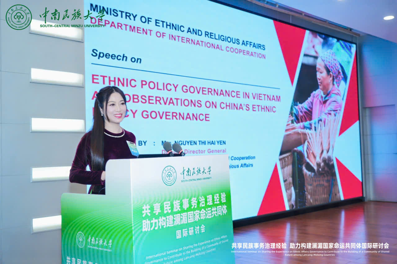 Ba Yen Vu HTQT tai hoi thao.jpg