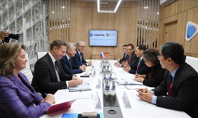 Deputy PM holds talks with Russian officials and CEOs in Moscow