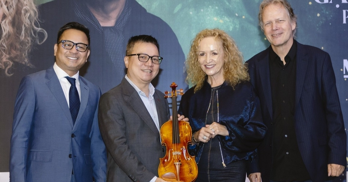 Secret Garden gifts Vietnam a treasured violin and magical concert
