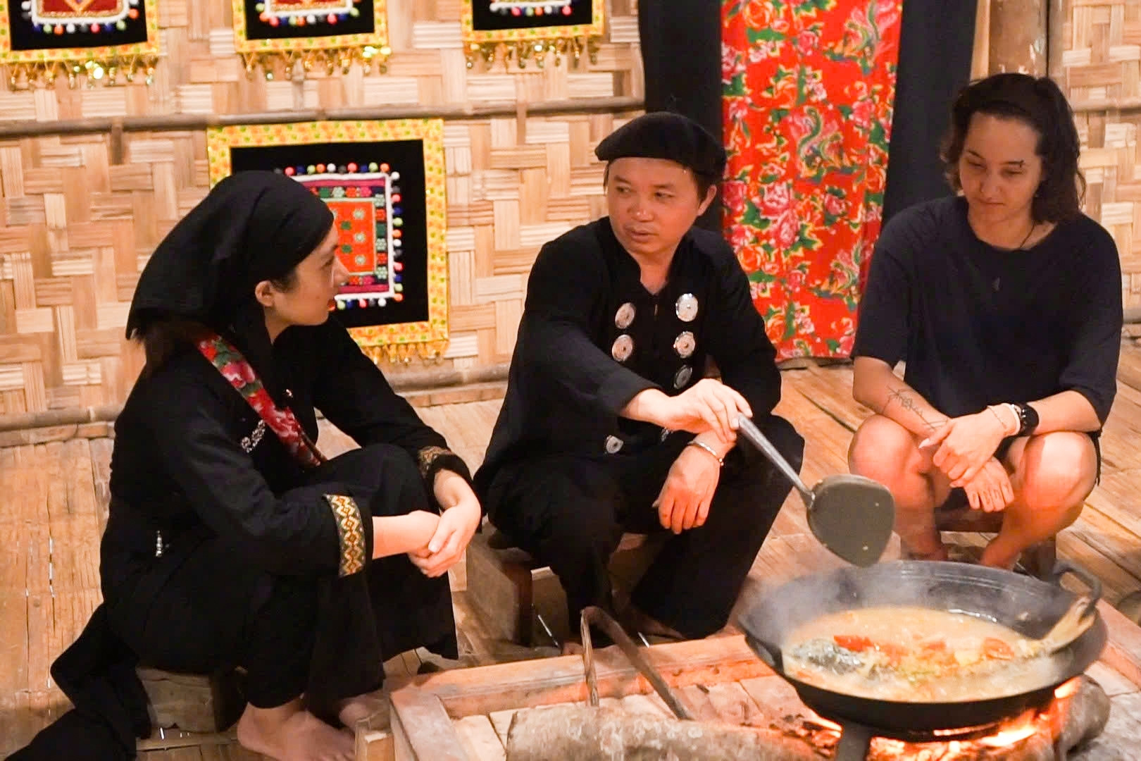 Shared living draws Brazilian visitor to Vietnamese village