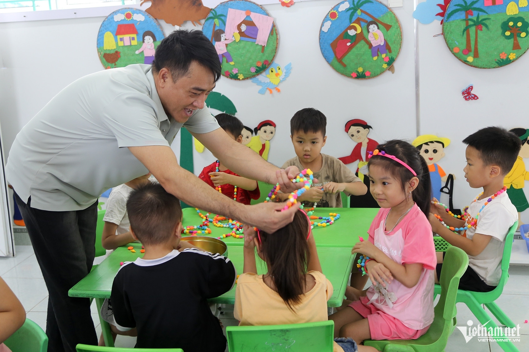 Veteran male kindergarten teacher treats students like family members