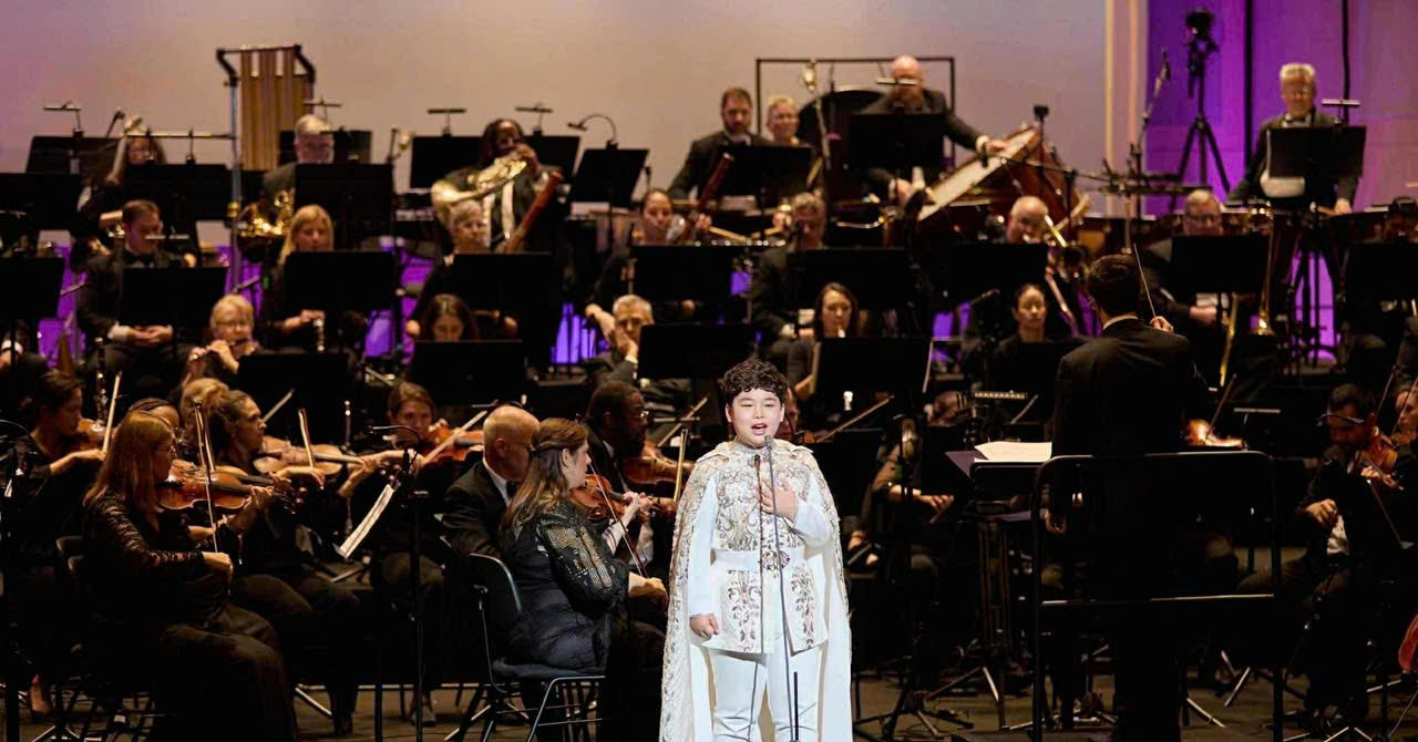 Vietnamese teen wows American symphony with heartfelt opera tribute
