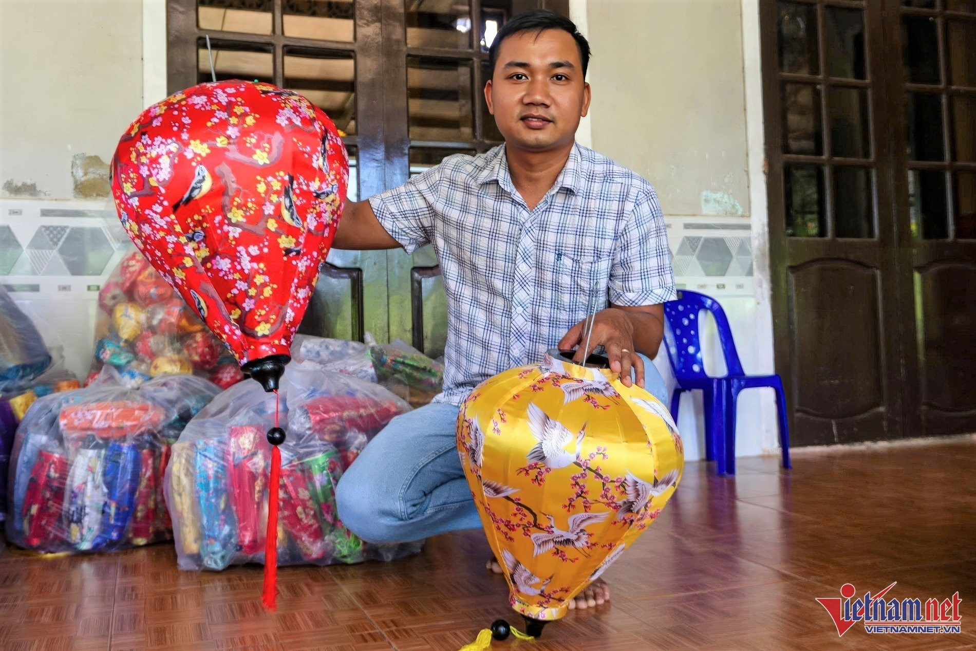 A father’s lantern craft legacy: blending tradition with global reach