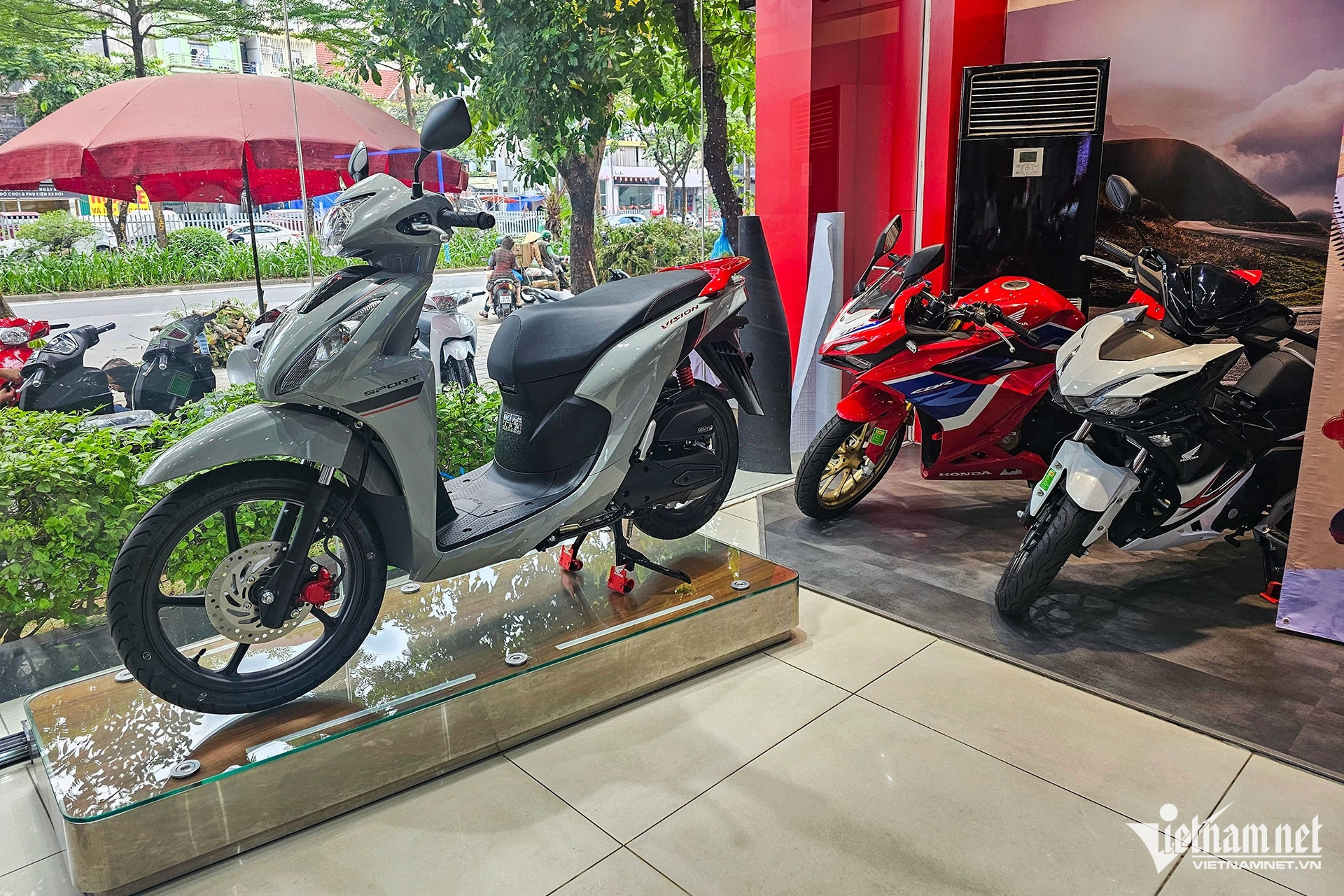 Hanoi’s fossil-fuel ban triggers shift from gas to electric motorbikes