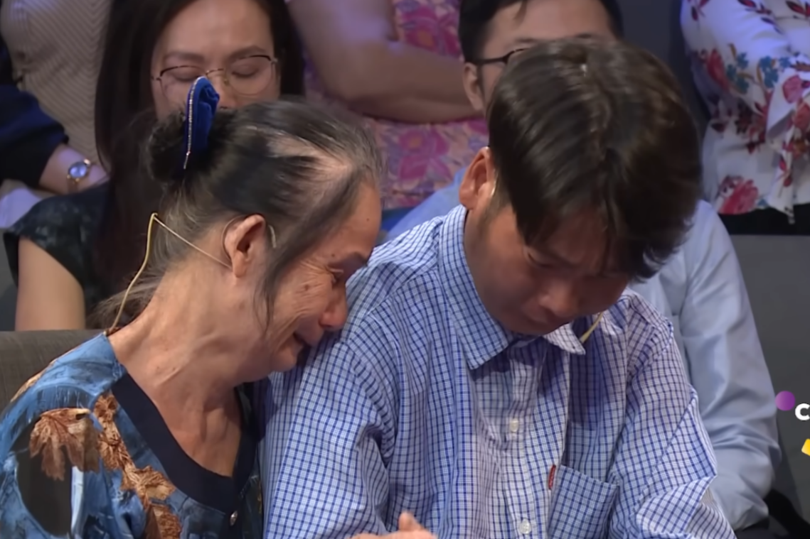 Mother reunites with son after 30 years, thanks scrap collector who raised him