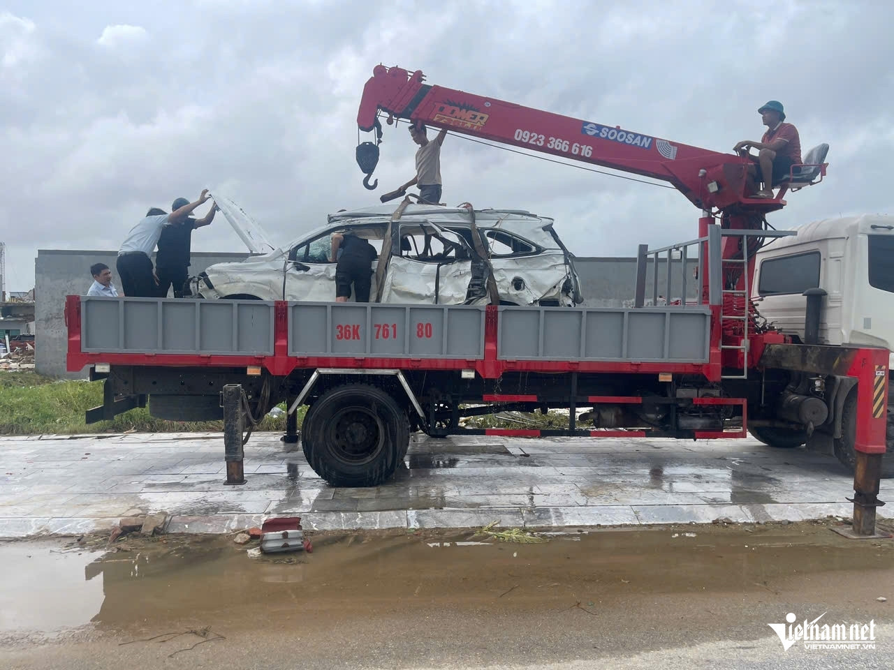 W-a3Chủ nhân kể giây phút xe.jpg