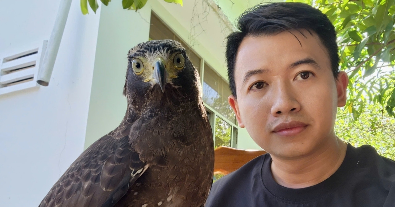 Young trainers use 'sky assassins' to guard Ca Mau Airport