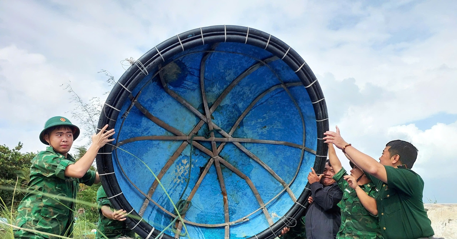 Da Nang braces for Typhoon Fengshen with levees and evacuations