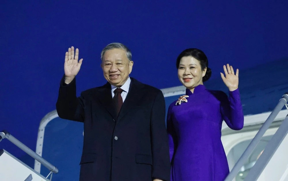 Party General Secretary begins official visit to Finland