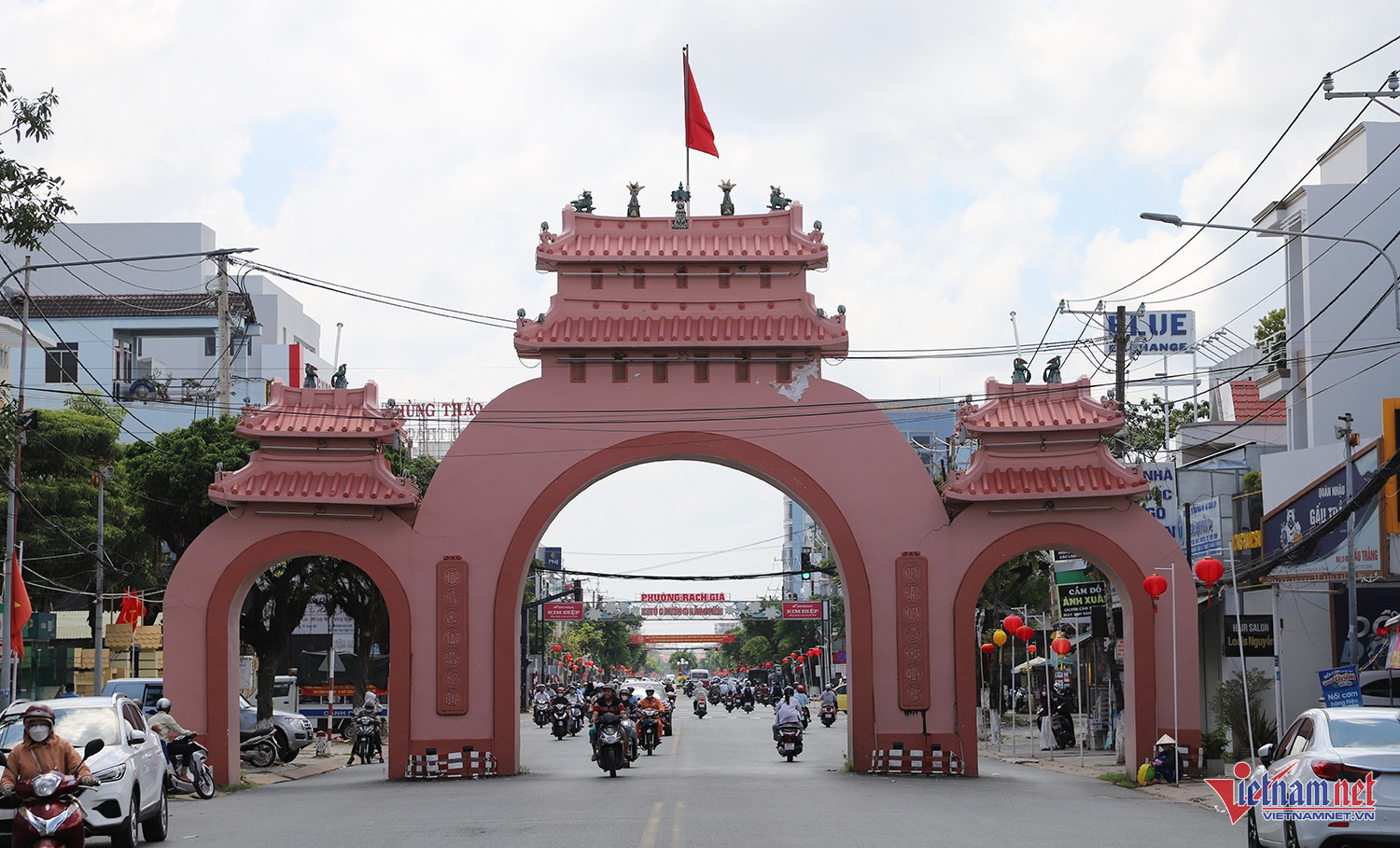 W-Cổng tam quan.JPG.jpg