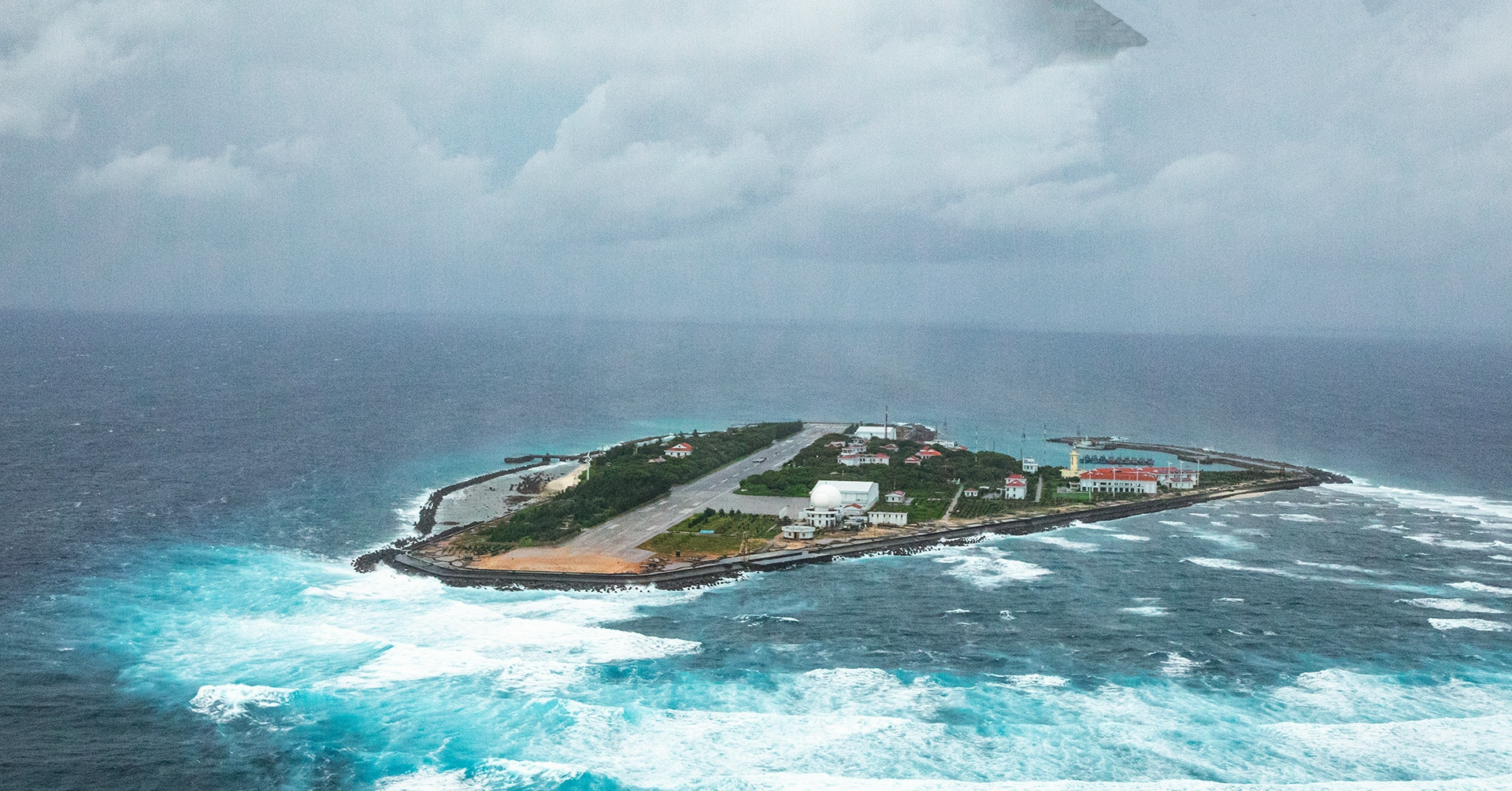 Truong Sa from above: A mission through stormy skies