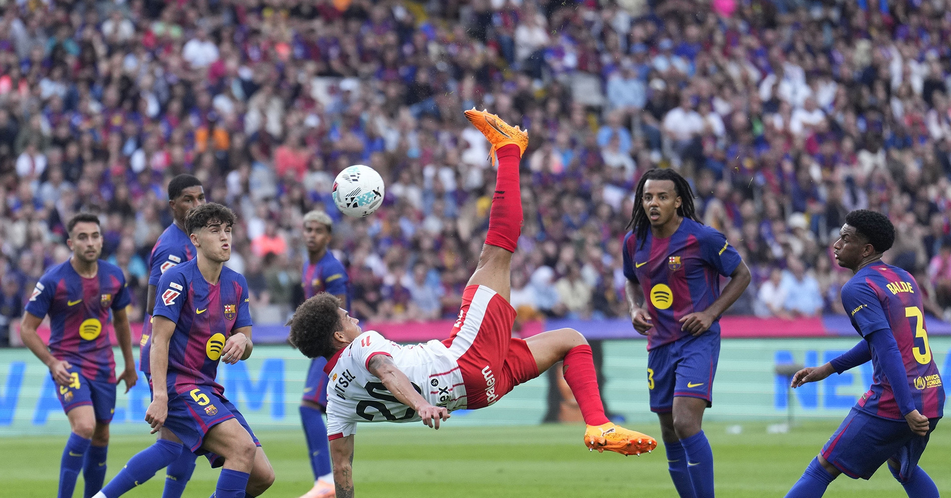 Vietnam mulls higher betting cap of $4,100 per day for horse racing, football