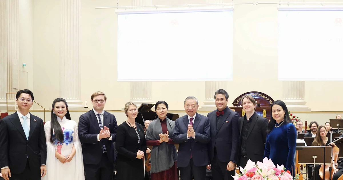 Party General Secretary attends special concert in Finland