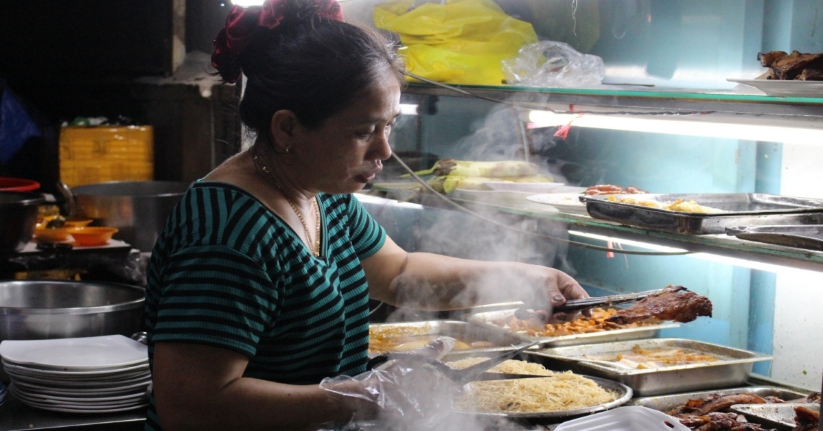 Saigon’s ‘ghost rice’ shop stays open all night, serves sizzling grilled ribs