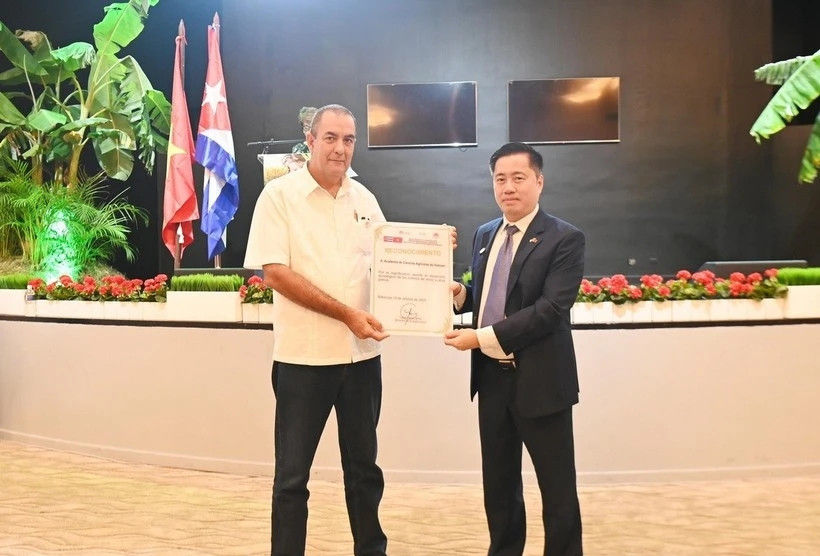 Vietnam – Cuba rice project bears “golden seeds” of friendship