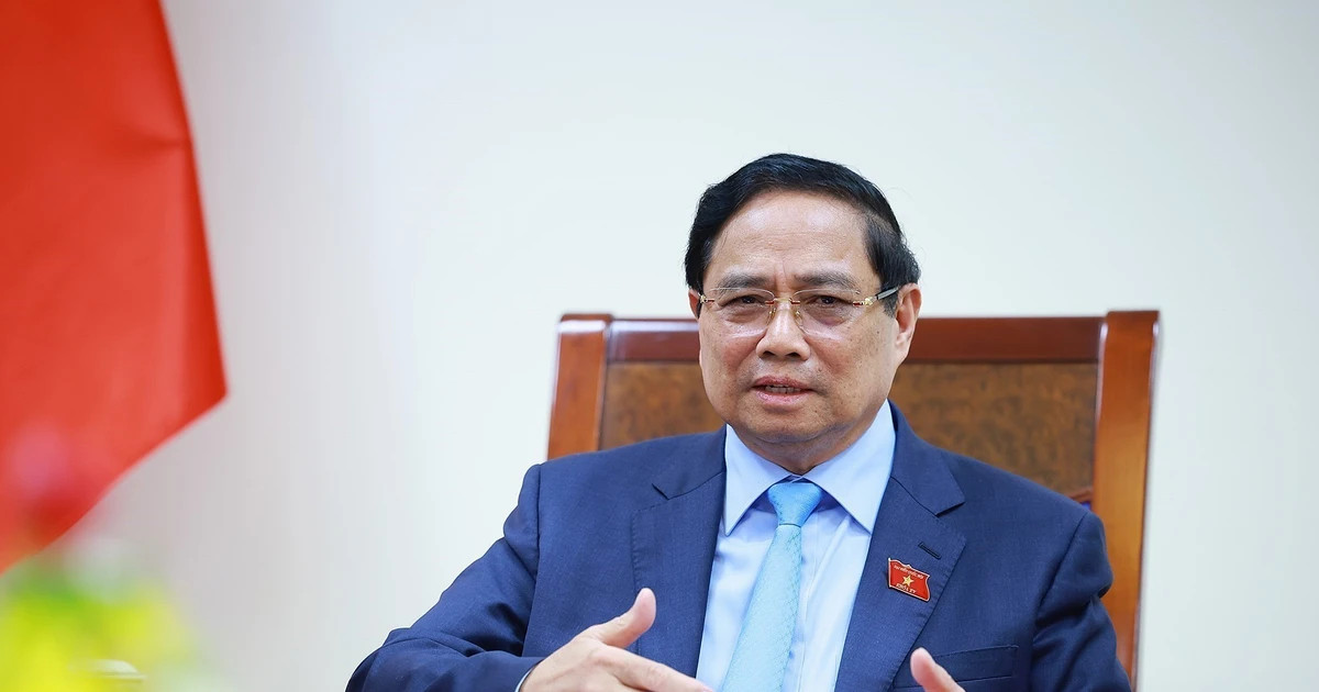 Vietnamese, Thai PMs discuss measures to tighten ties