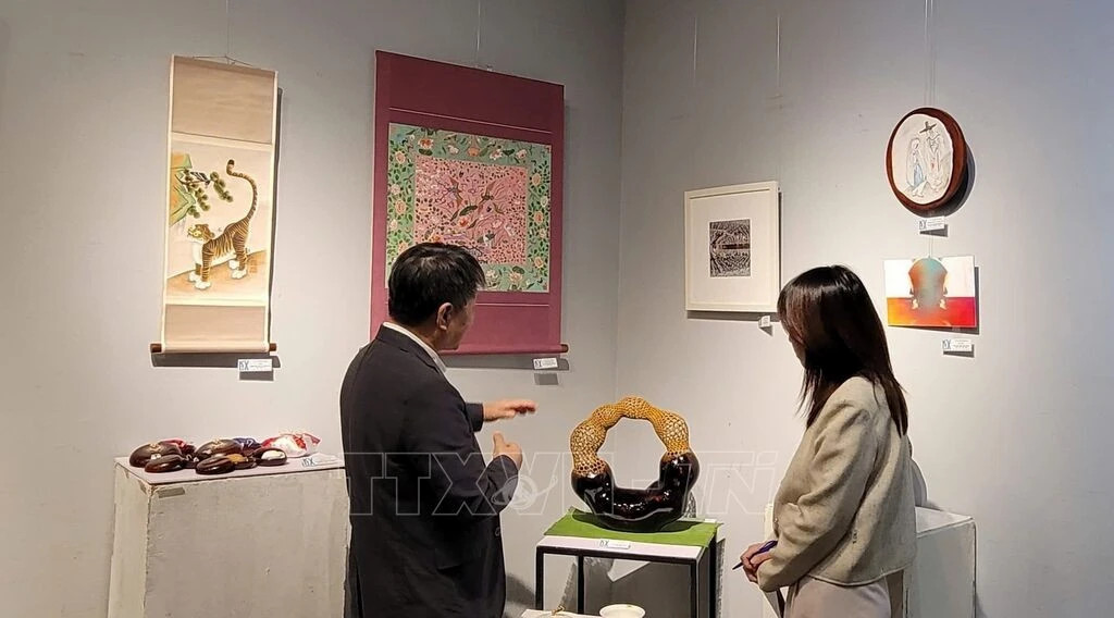 Art exhibition deepens Vietnam – RoK friendship