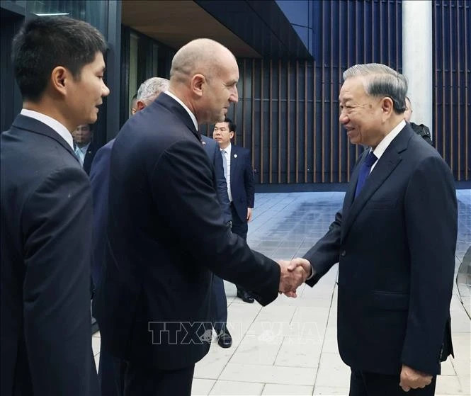 Party chief visits Bulgaria's Samel-90 defence enterprise