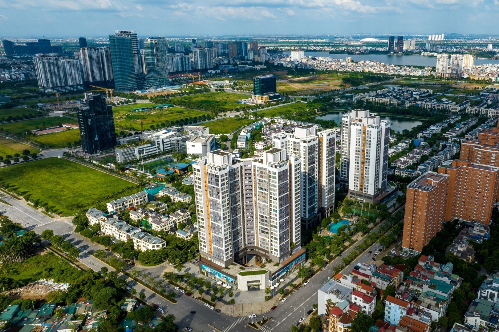 Property giant under investigation, new luxury area emerges in HCM City